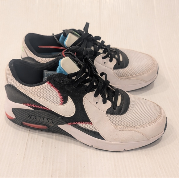 NIKE Air Max Excee Youth Kids Sneakers Black White Flash Crimson Shoes Size 6.5 - Picture 2 of 11
